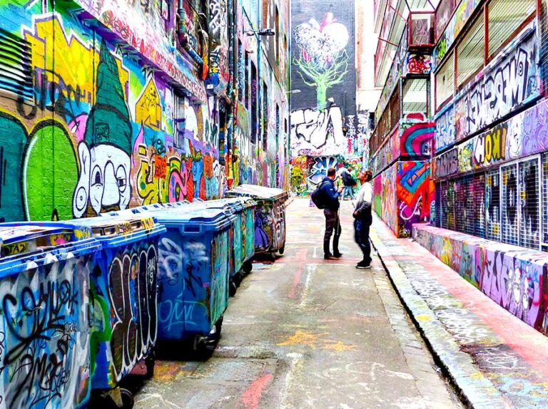 Exploring Melbourne’s Cultural Scene: Art, Music, and Food